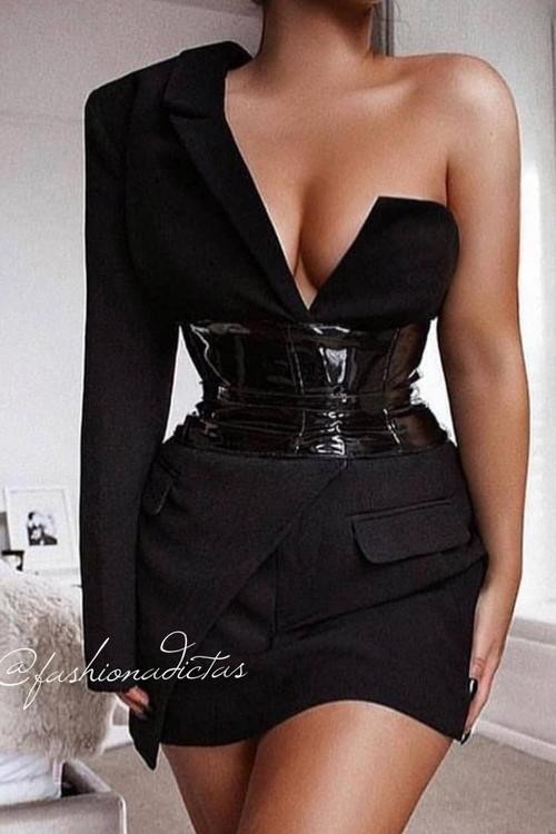 VESTIDO NEGRO CINTURILLA CHAROL.